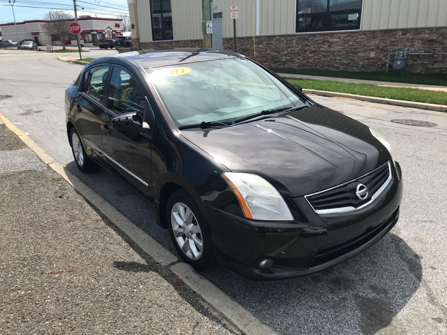 2011 Black /Gray Nissan Sentra SL (3N1AB6AP6BL) with an 2.0 engine, Automatic transmission, located at 577 Chester Pike, Prospect Park, PA, 19076, (610) 237-1015, 39.886154, -75.302338 - Photo#3